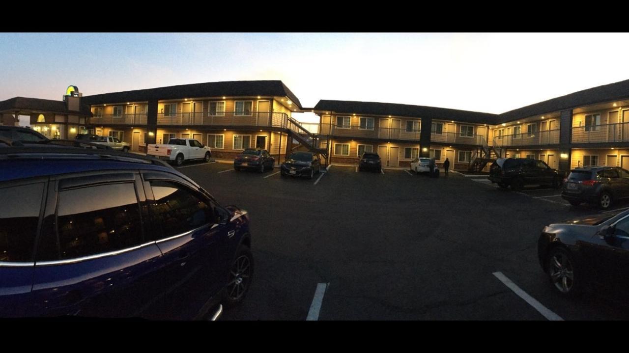 Days Inn By Wyndham Newport Or Dış mekan fotoğraf