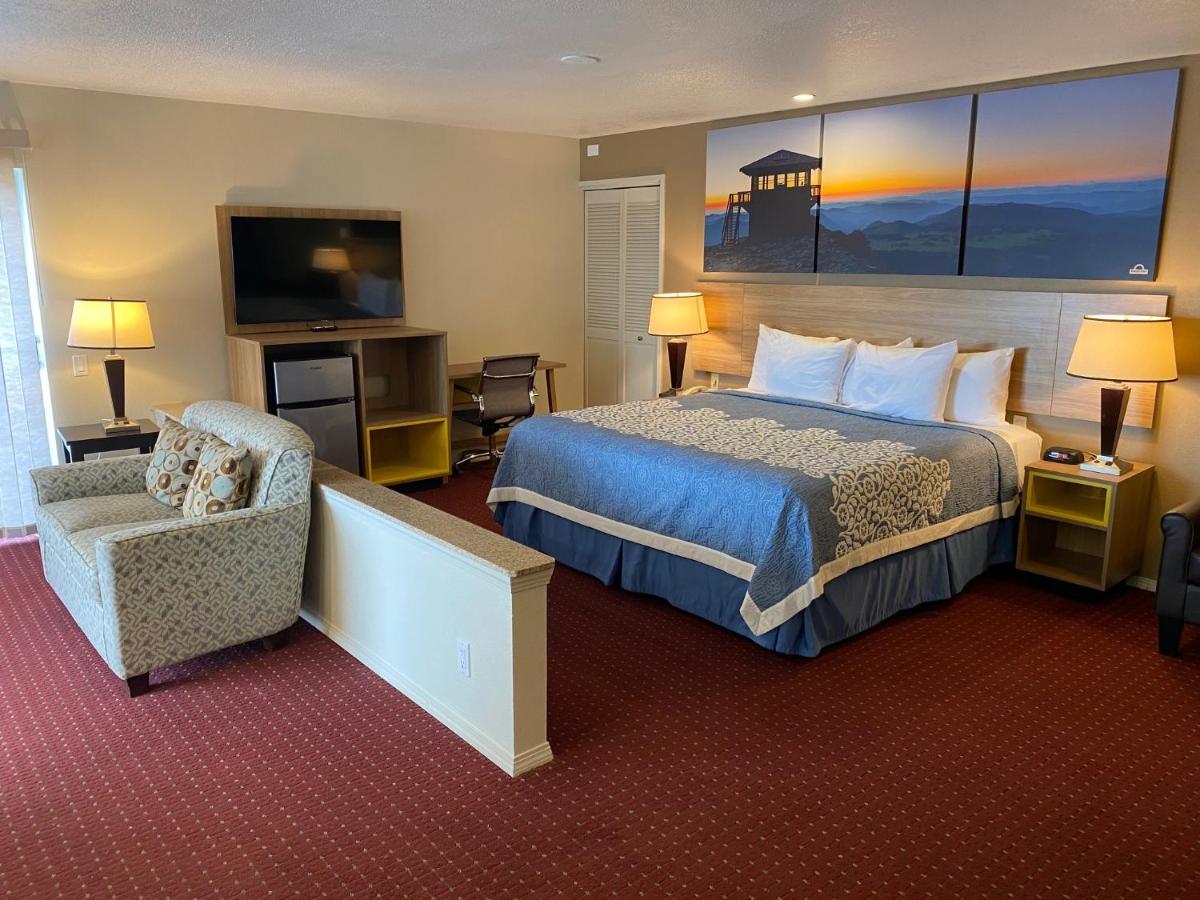 Days Inn By Wyndham Newport Or Dış mekan fotoğraf