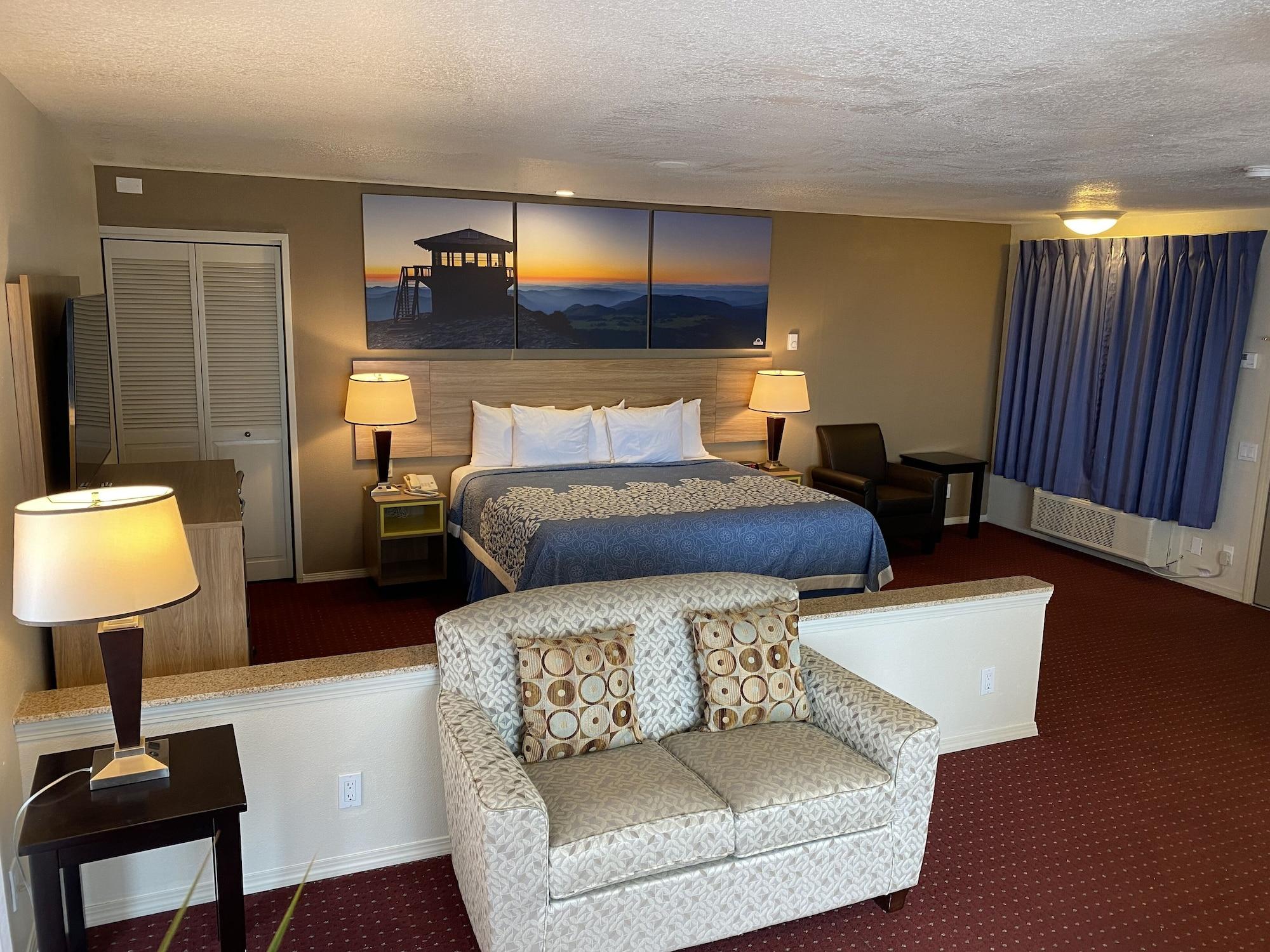 Days Inn By Wyndham Newport Or Dış mekan fotoğraf