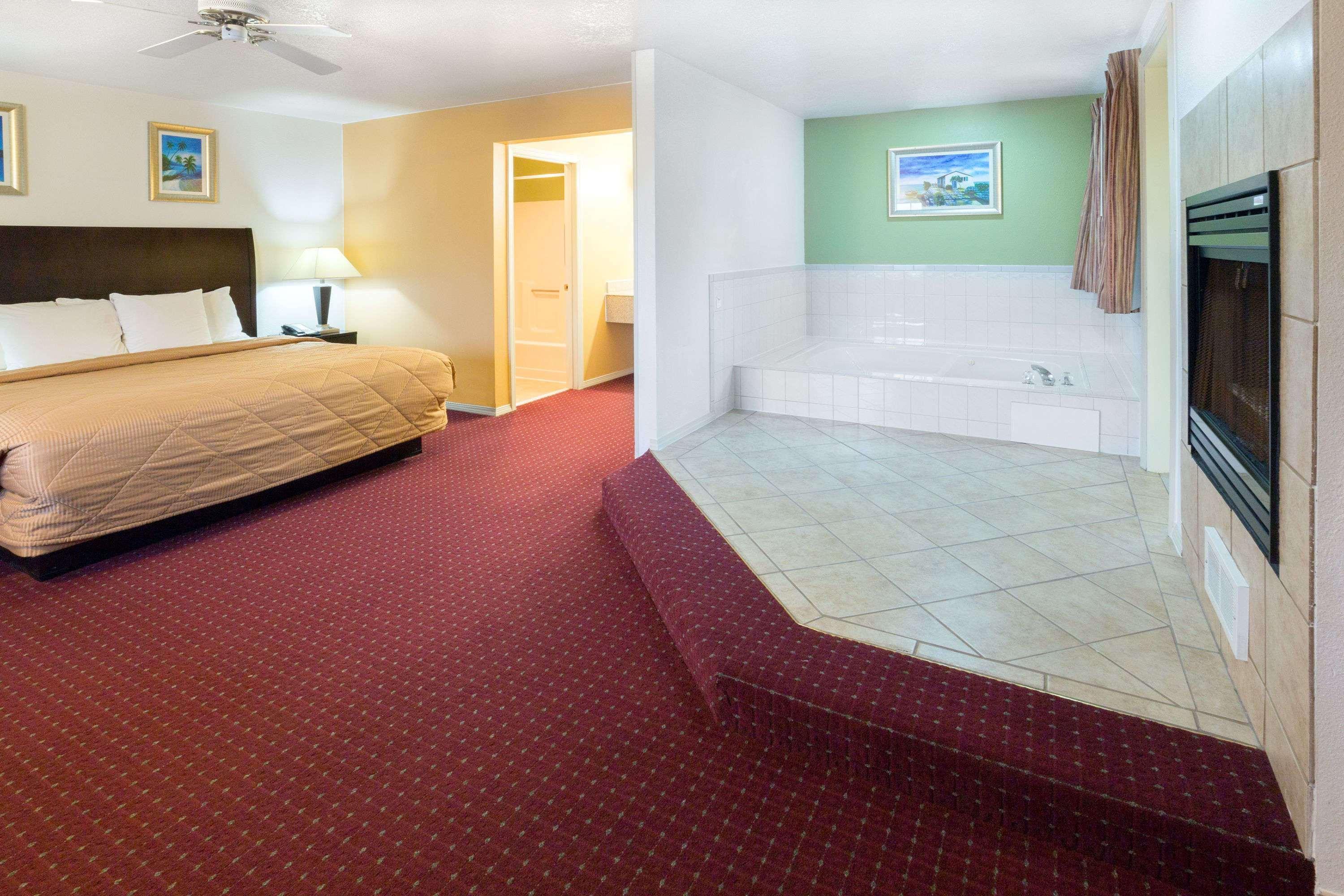 Days Inn By Wyndham Newport Or Dış mekan fotoğraf