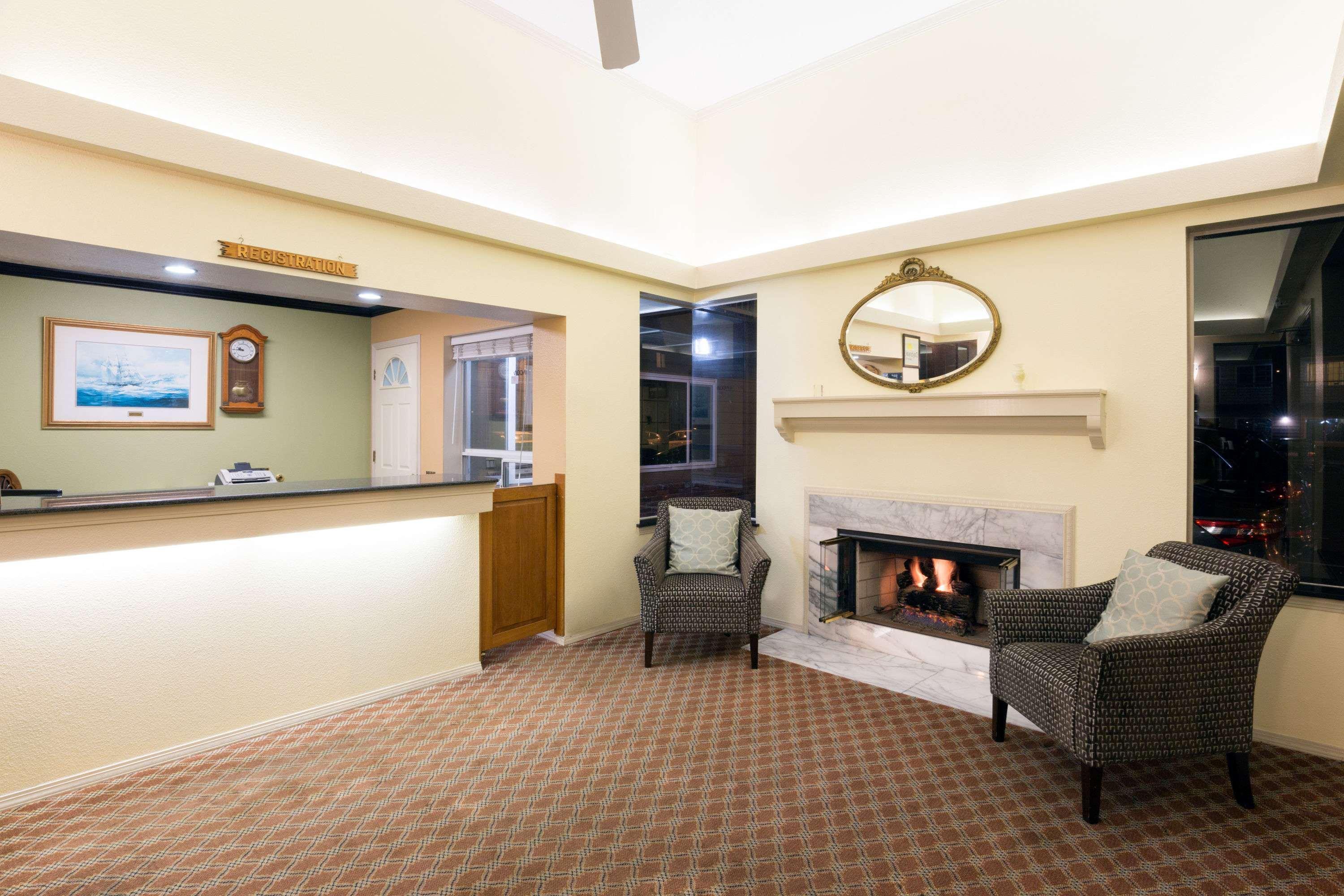 Days Inn By Wyndham Newport Or Dış mekan fotoğraf