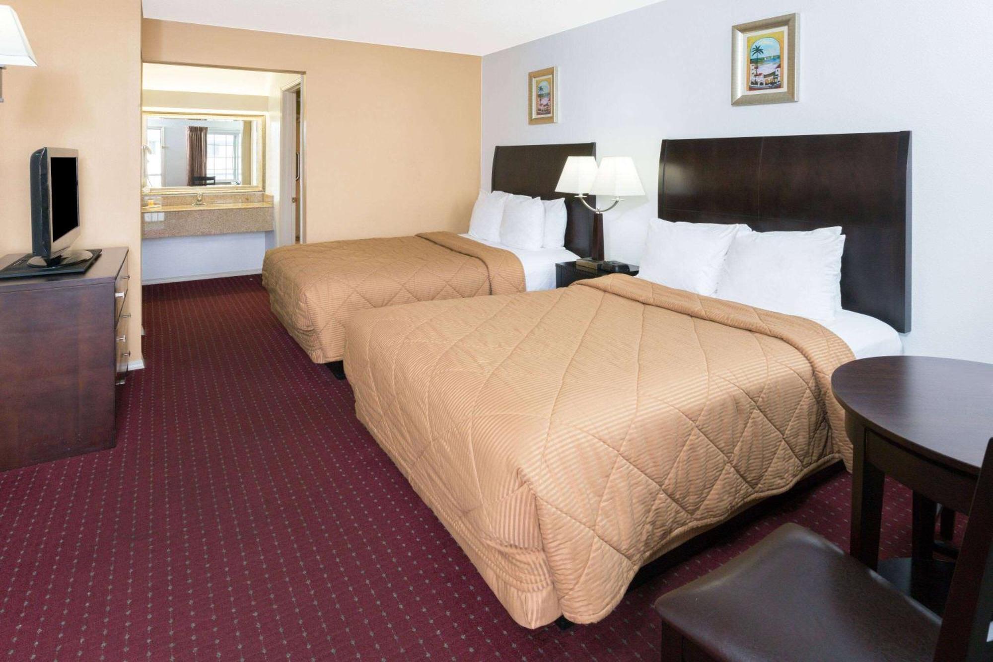 Days Inn By Wyndham Newport Or Dış mekan fotoğraf