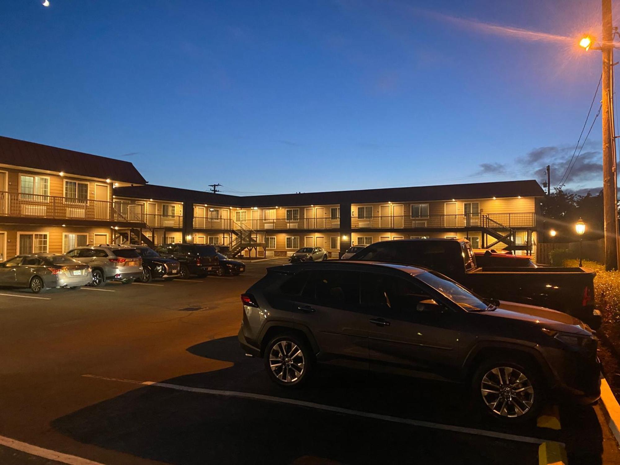 Days Inn By Wyndham Newport Or Dış mekan fotoğraf
