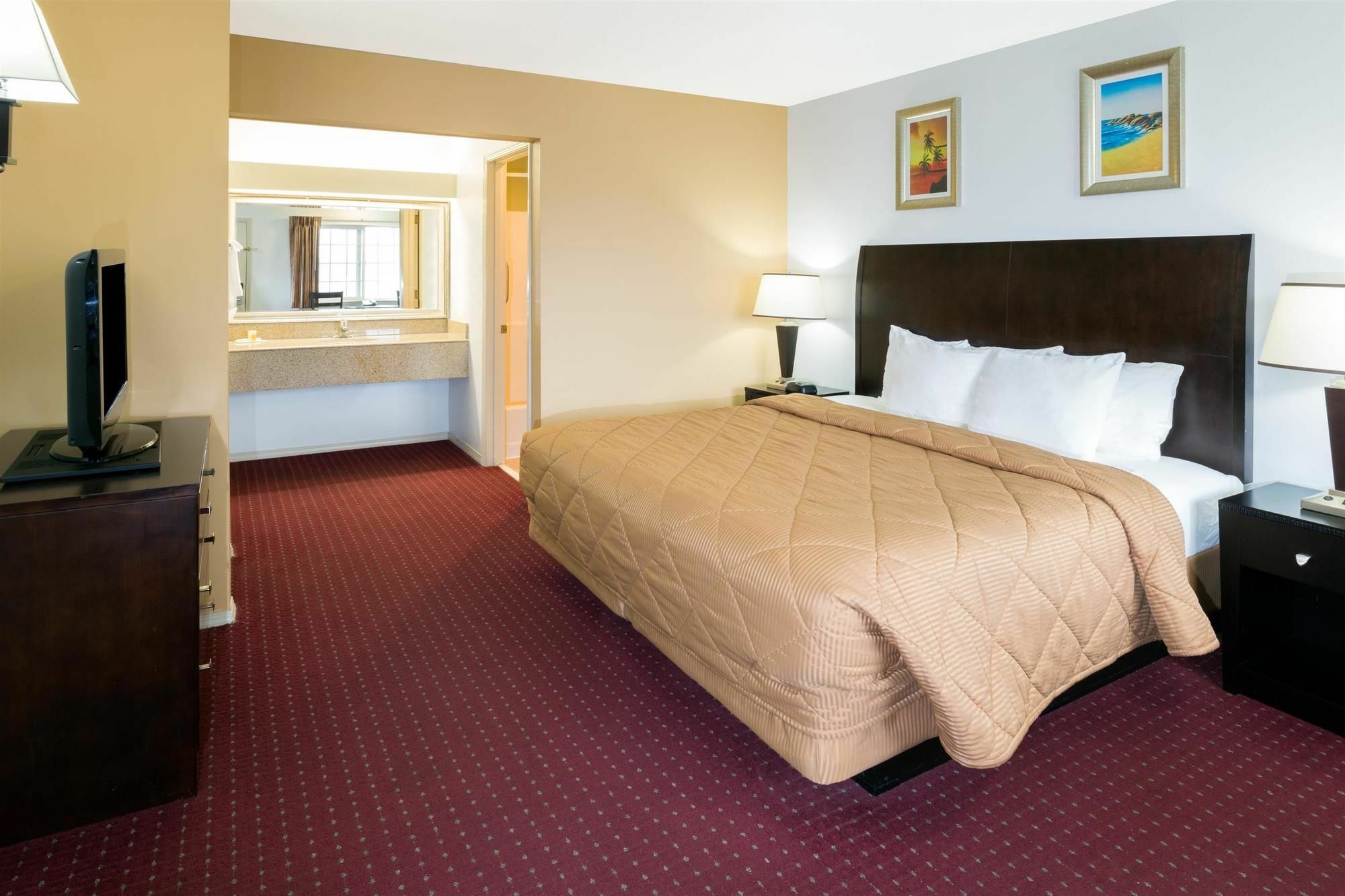 Days Inn By Wyndham Newport Or Dış mekan fotoğraf
